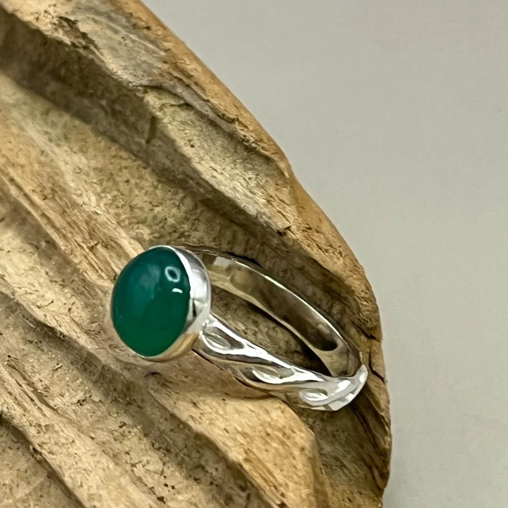 Green Chalcedony Sterling Silver Ring with Elegant Design